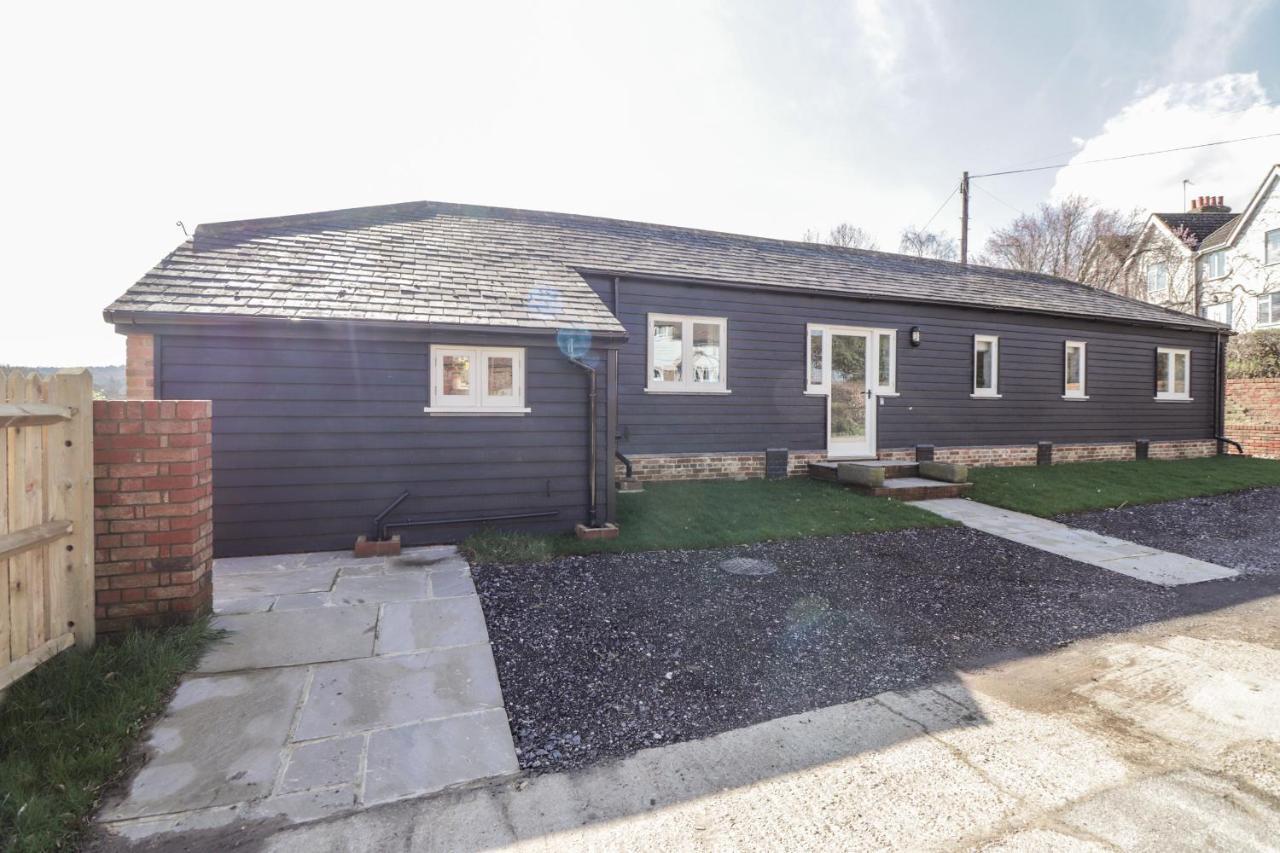 The Cowshed Villa Battle Exterior photo